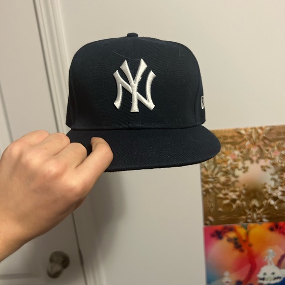 Various Fitted Hats - Picture 11 of 16